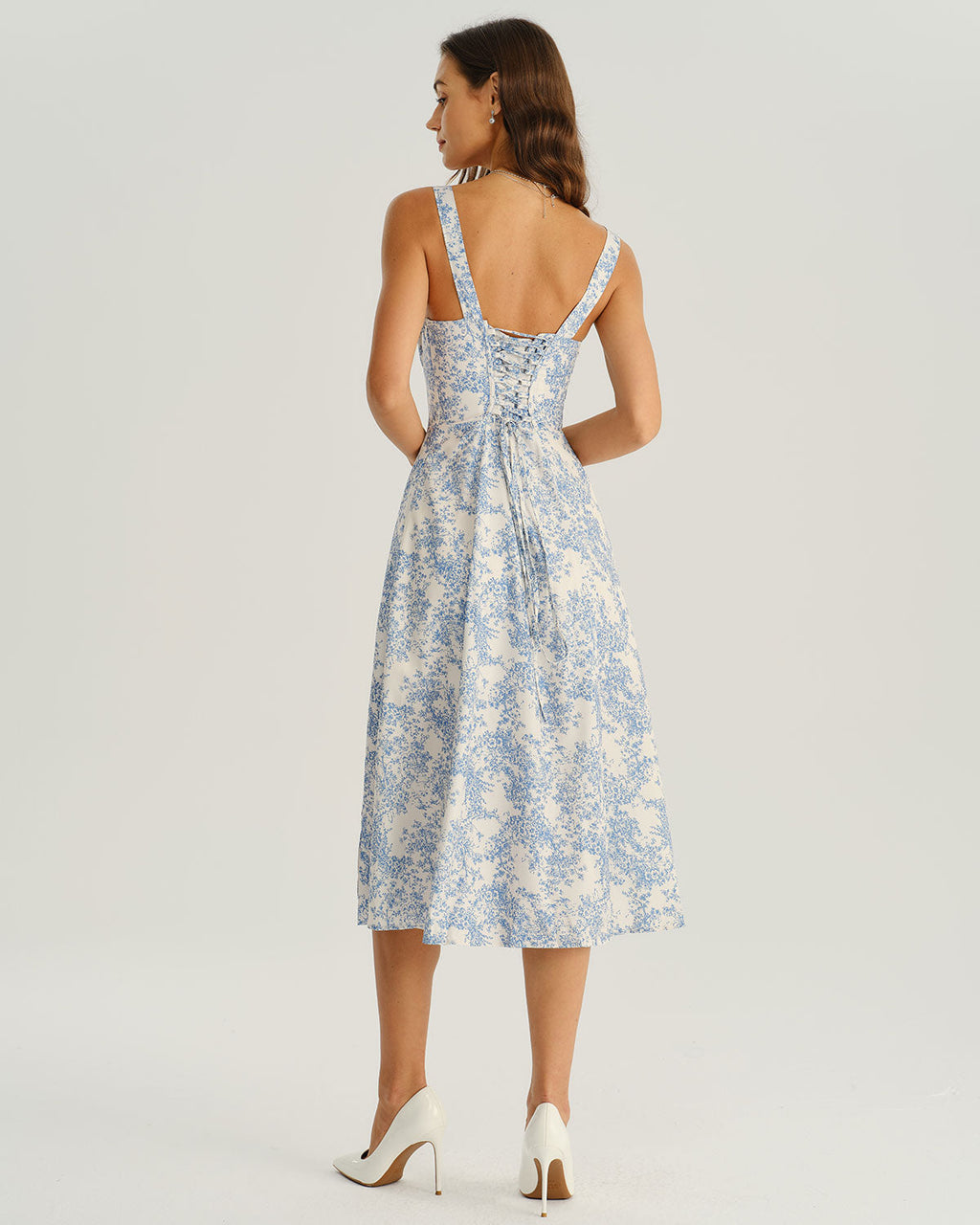 Vestido azul con estampado floral