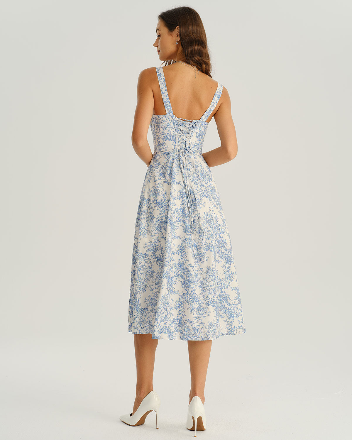 Vestido azul con estampado floral