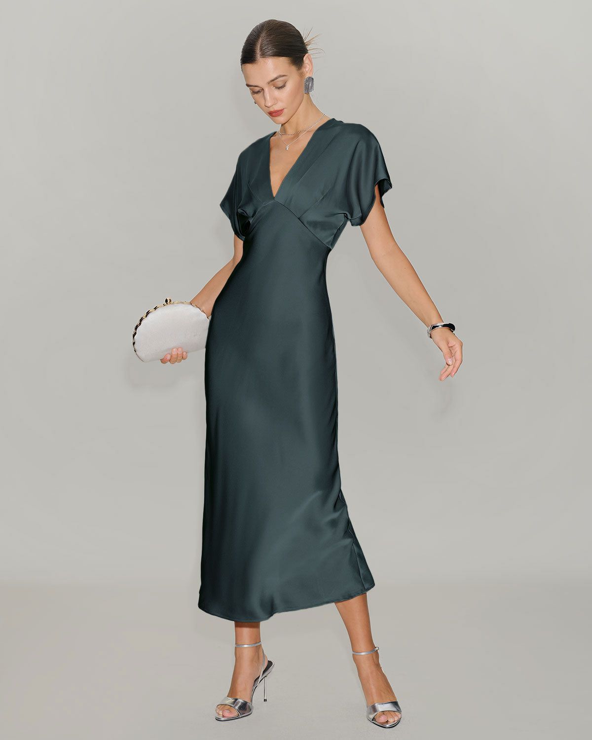 Vestido elegante de satén gris verdoso