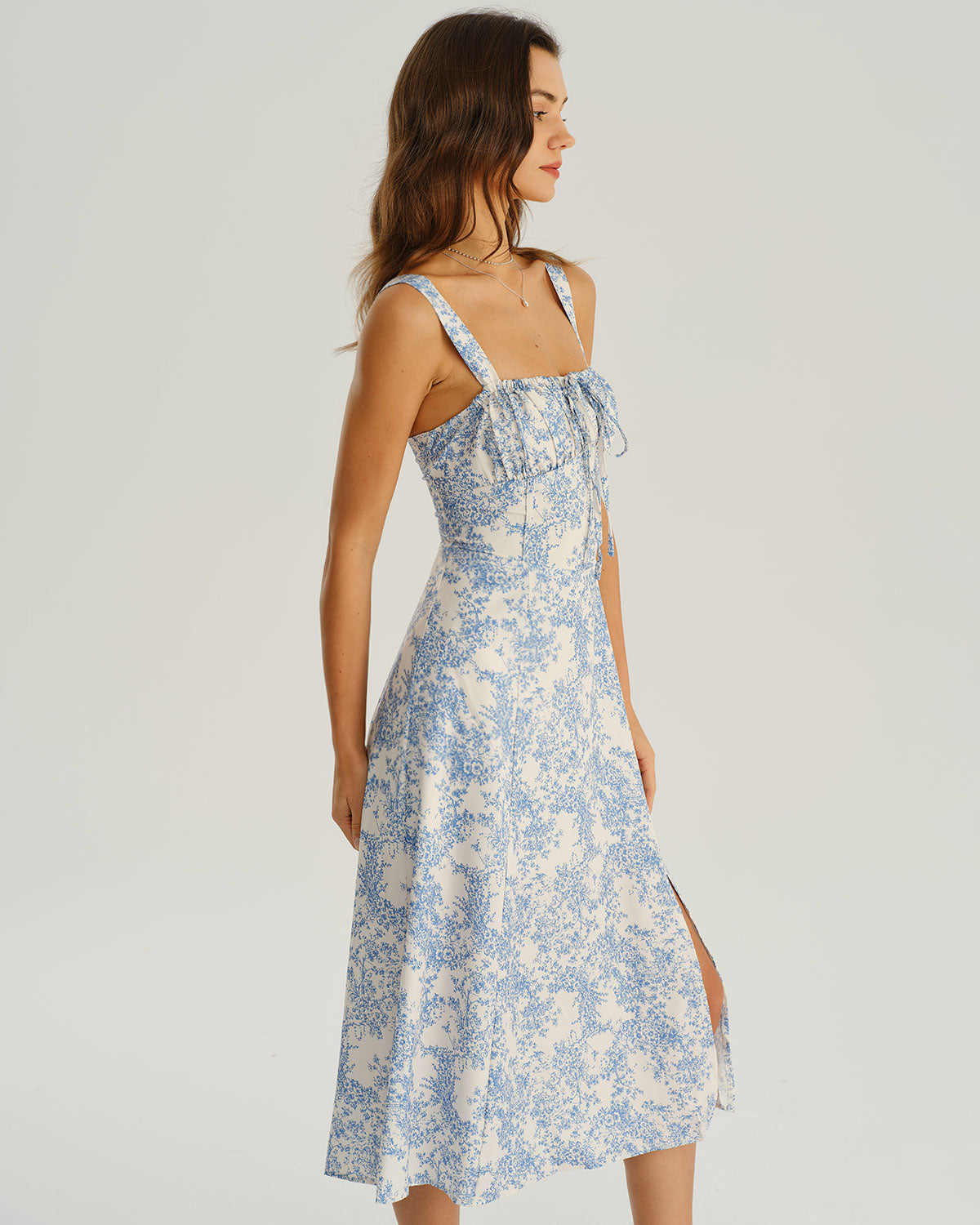 Vestido azul con estampado floral