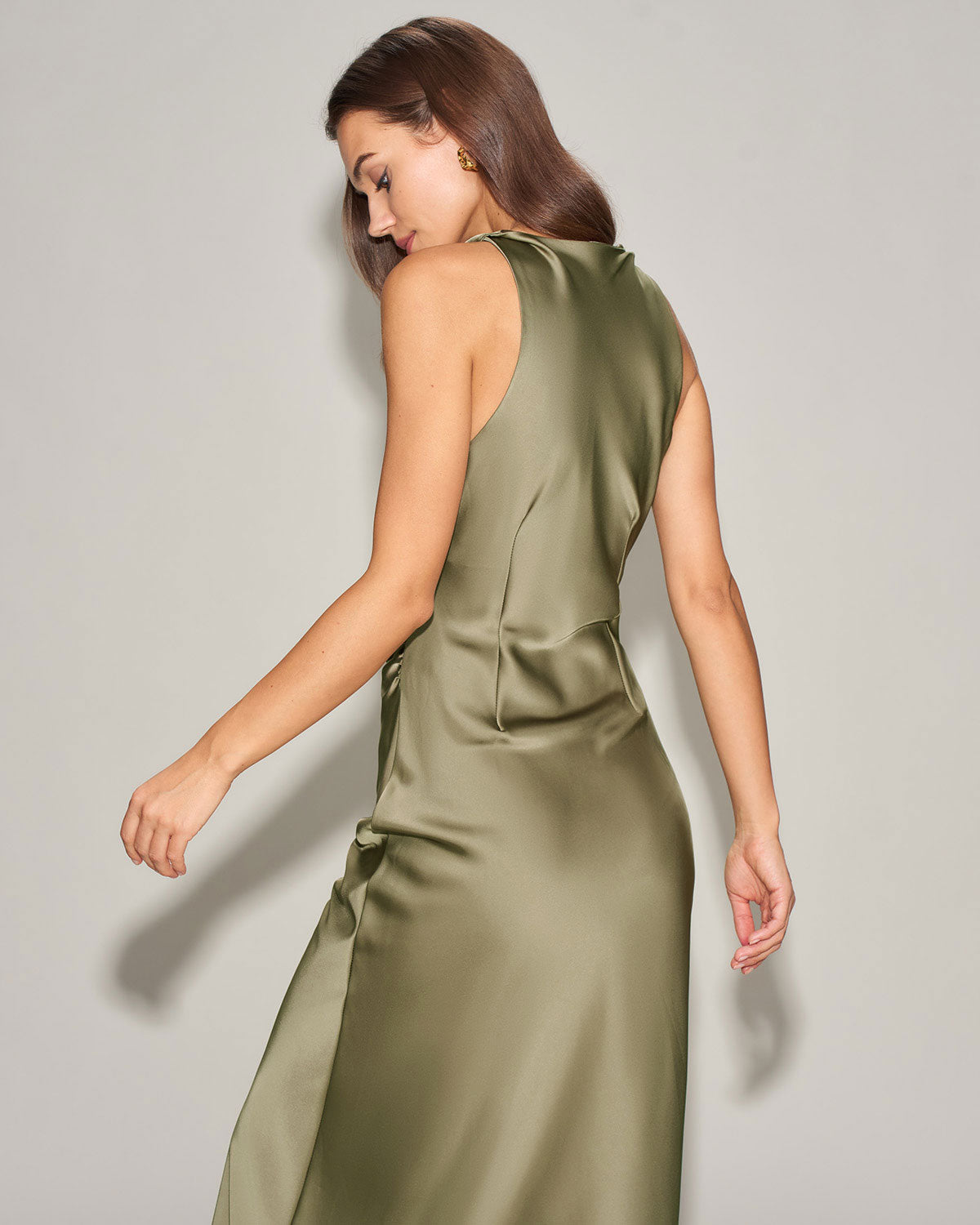 Vestido elegante de satén verde
