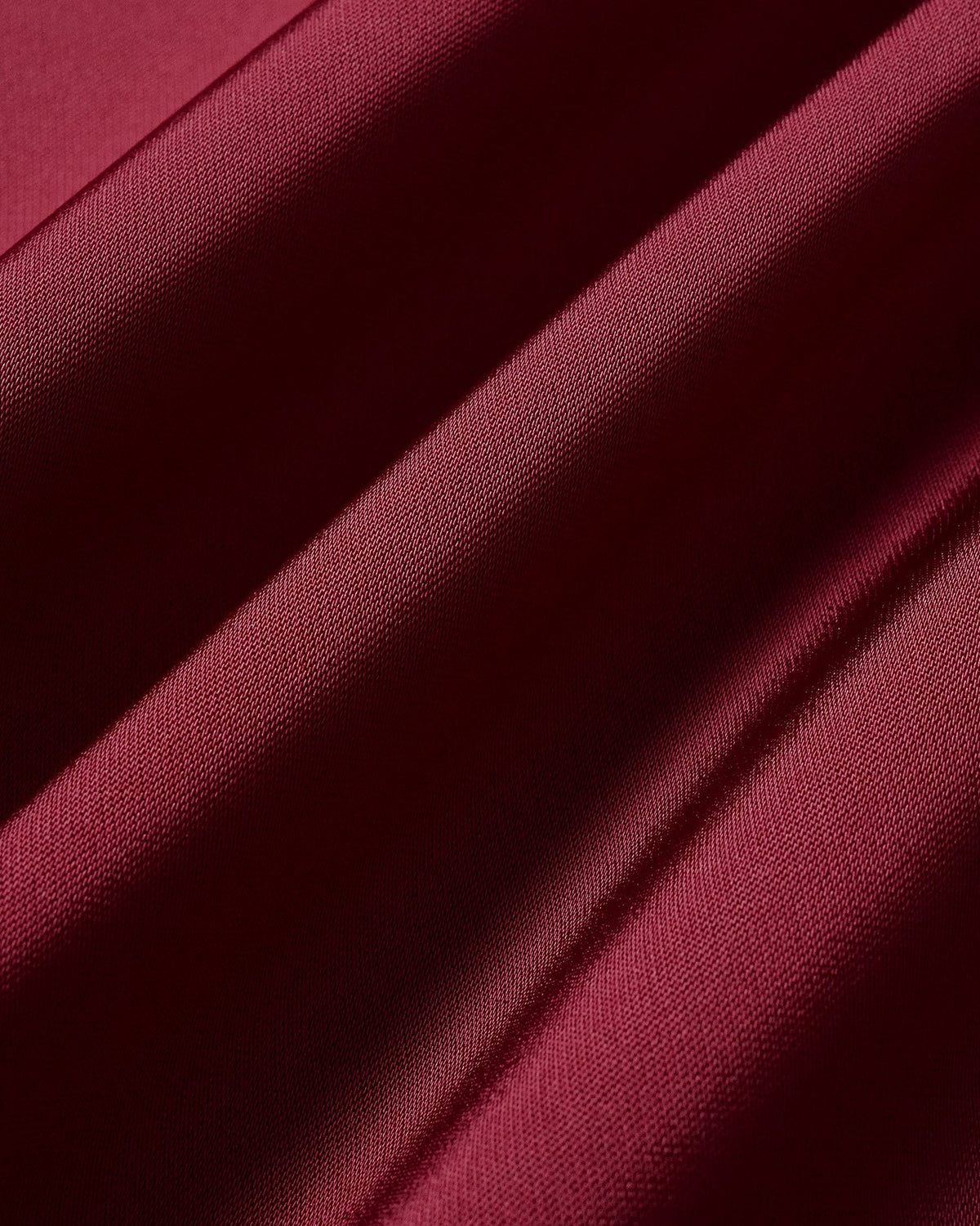Vestido elegante de satén rojo vino