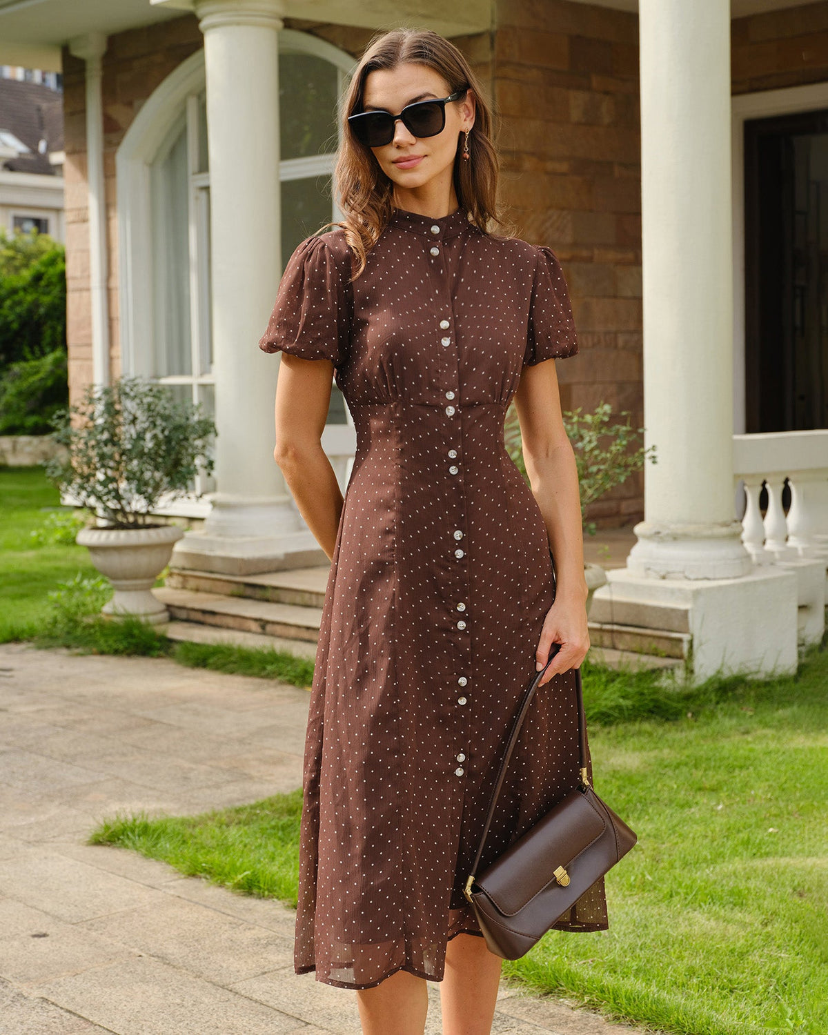 Vestido elegante marrón con lunares