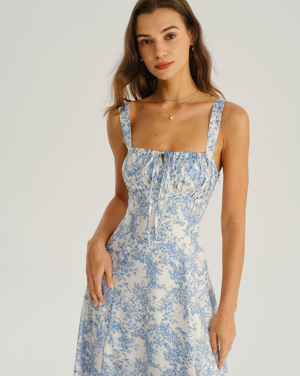 Vestido azul con estampado floral