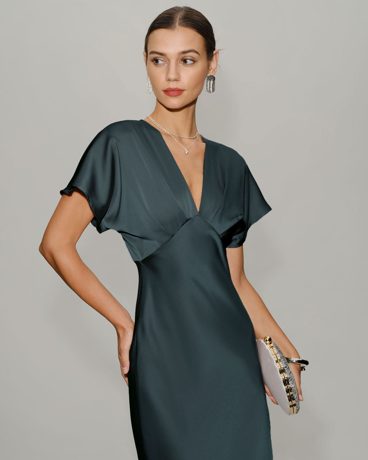 Vestido elegante de satén gris verdoso