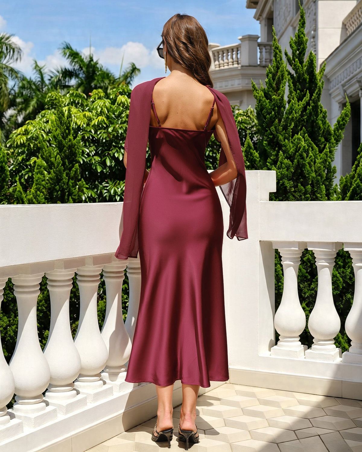 Vestido elegante de satén rojo vino