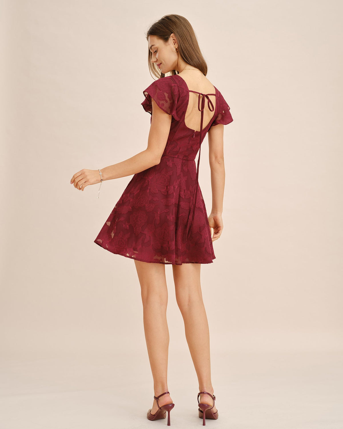 Vestido mini de jacquard rojo vino con escote cuadrado