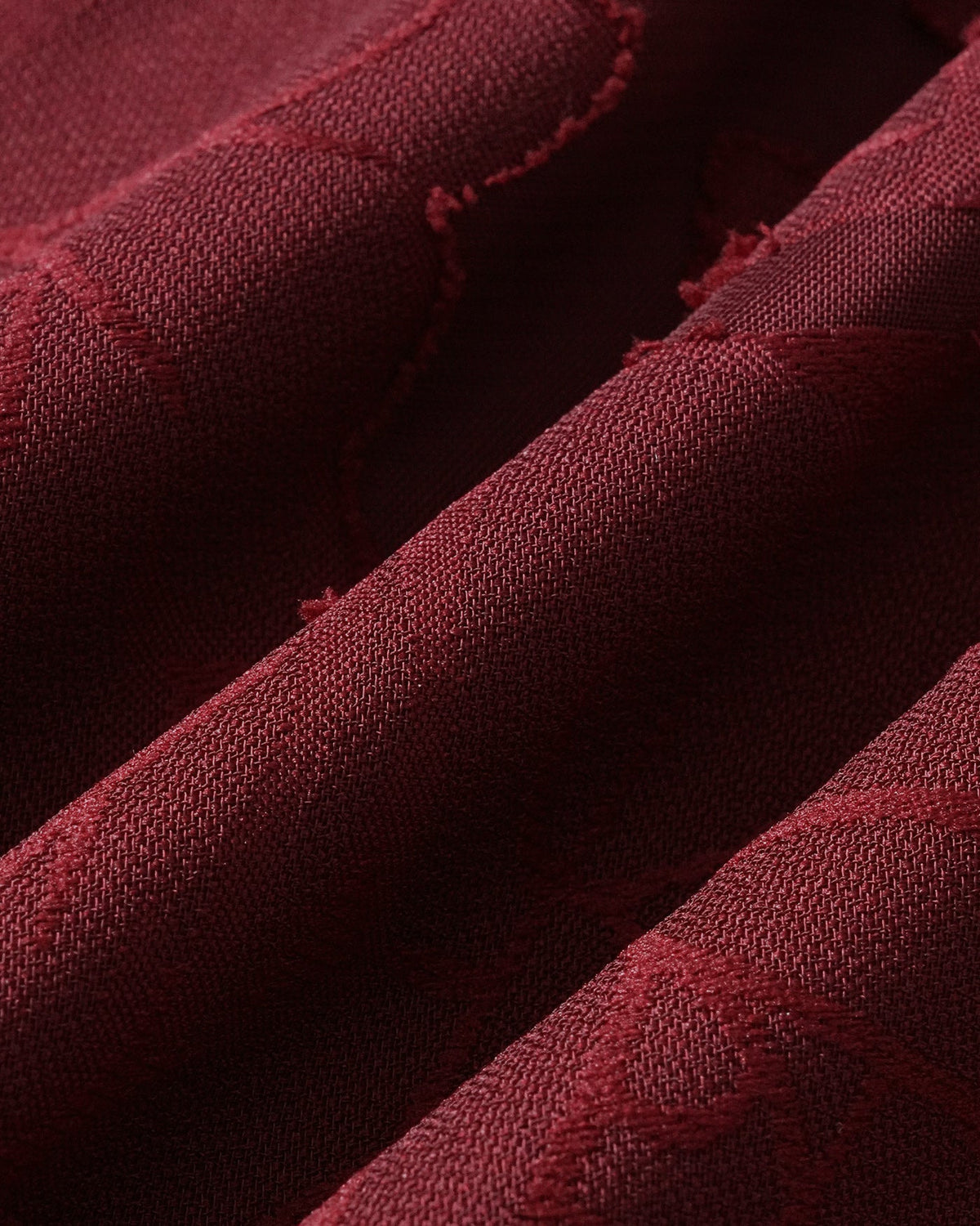 Vestido mini de jacquard rojo vino con escote cuadrado