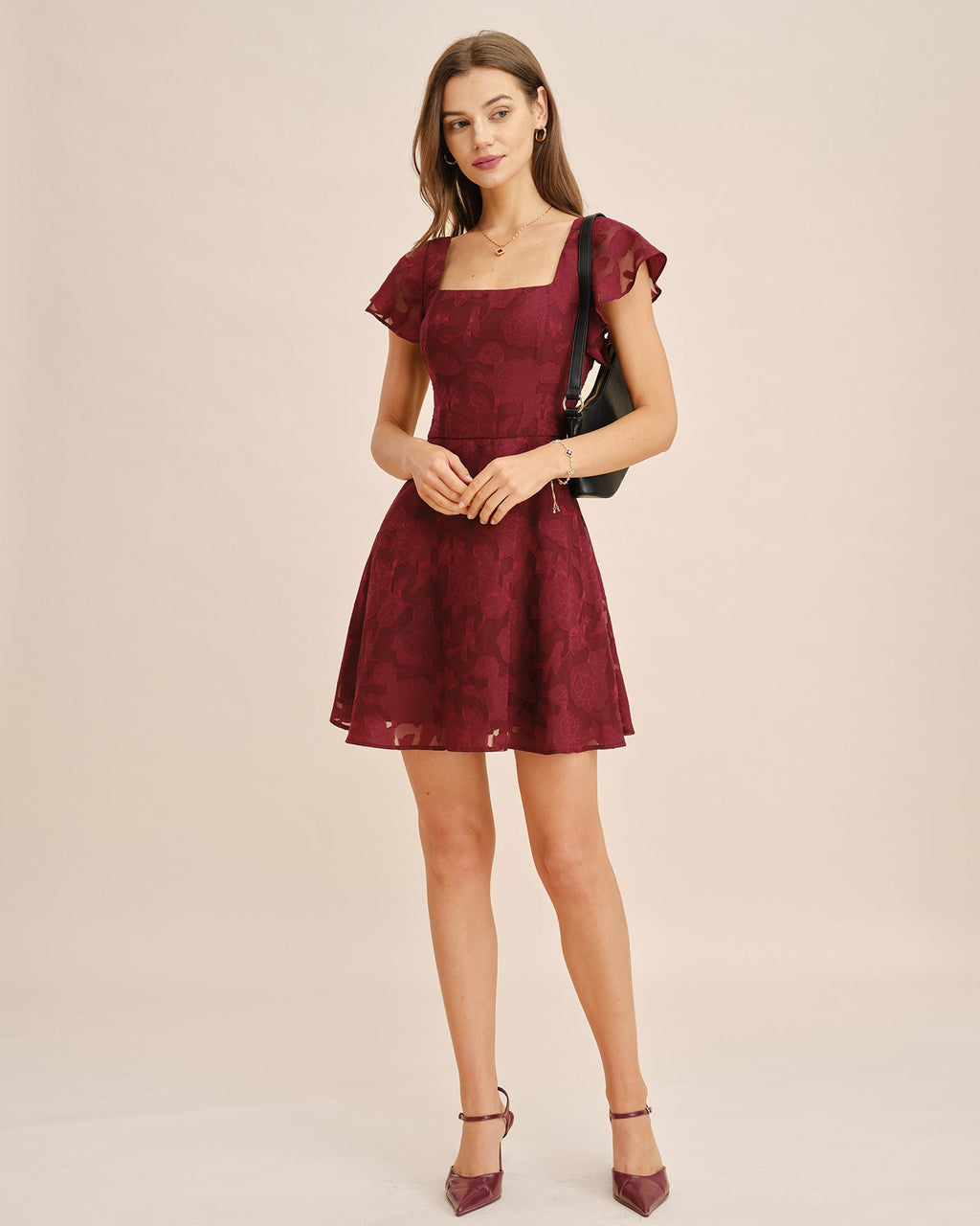 Vestido mini de jacquard rojo vino con escote cuadrado