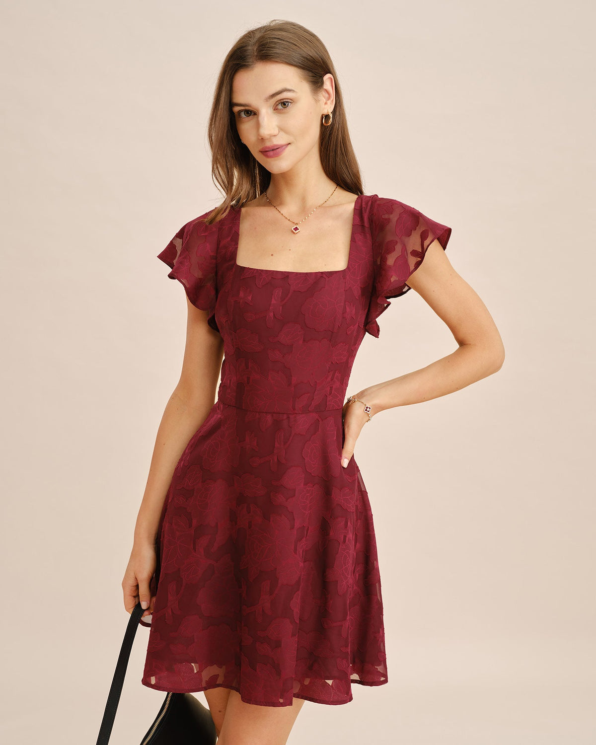 Vestido mini de jacquard rojo vino con escote cuadrado