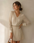 Vestido mini de gasa color albaricoque con cuello en V y lunares