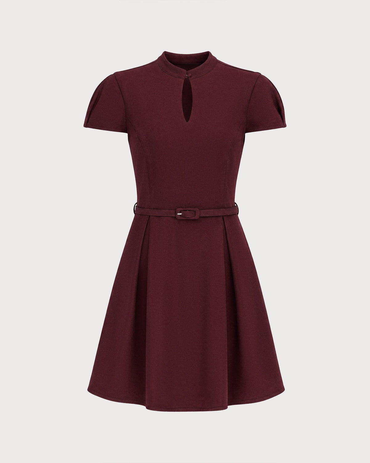Vestido mini color vino con cuello mao y cinturón