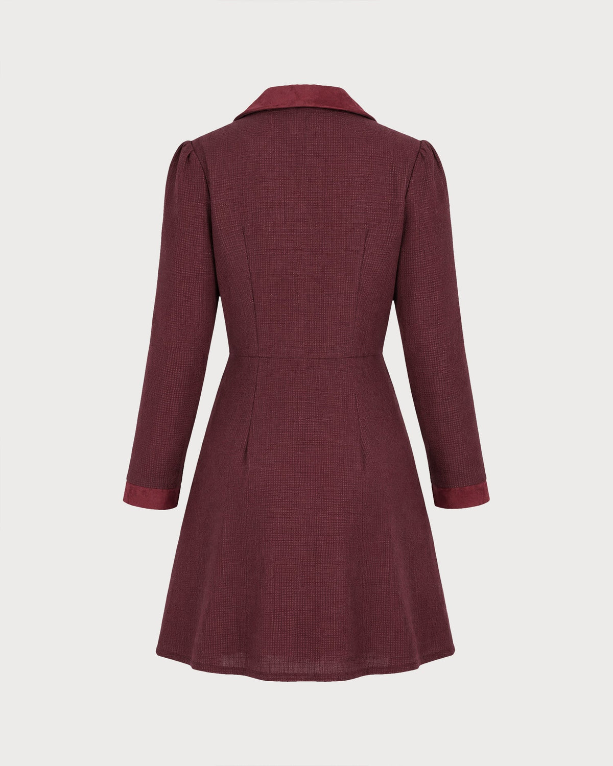 Vestido corto de línea A con cuello rojo y botones frontales