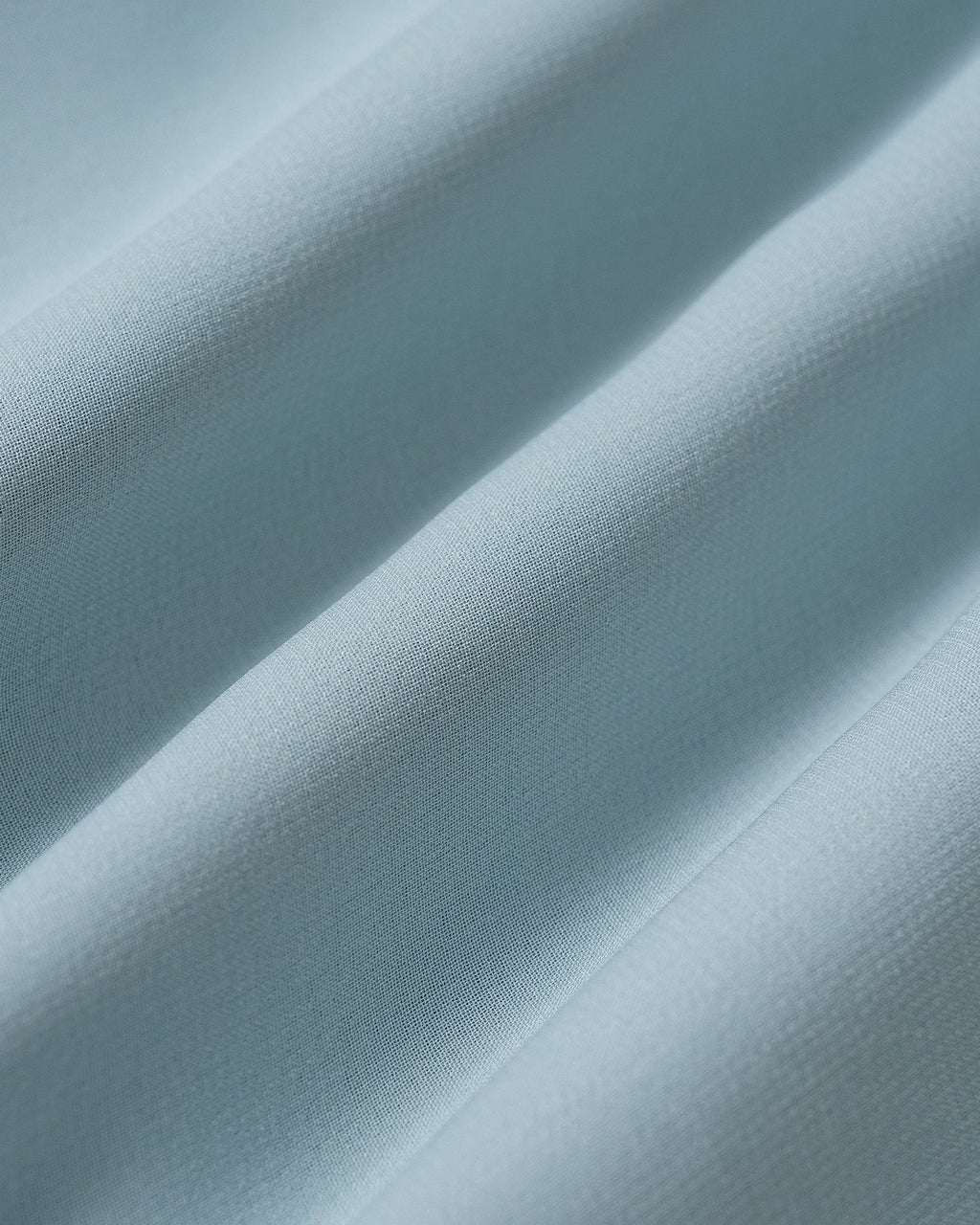 Elegante vestido mini de gasa azul con escote corazón