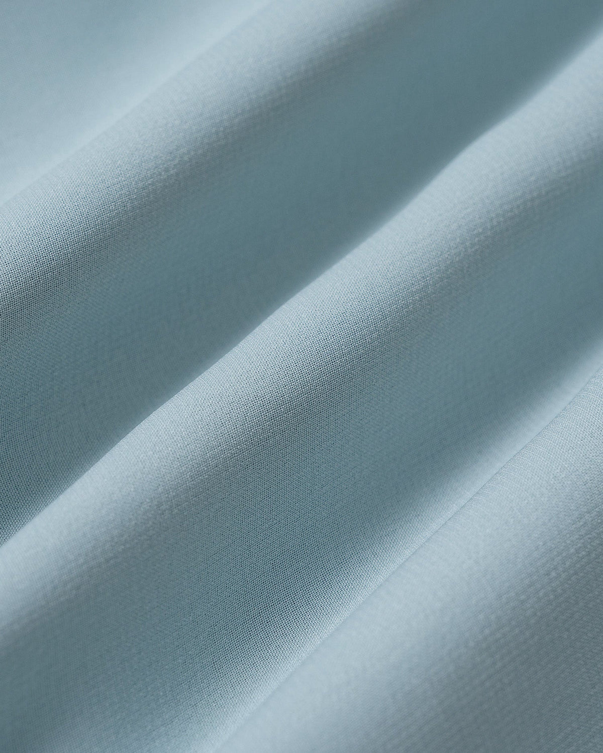 Elegante vestido mini de gasa azul con escote corazón