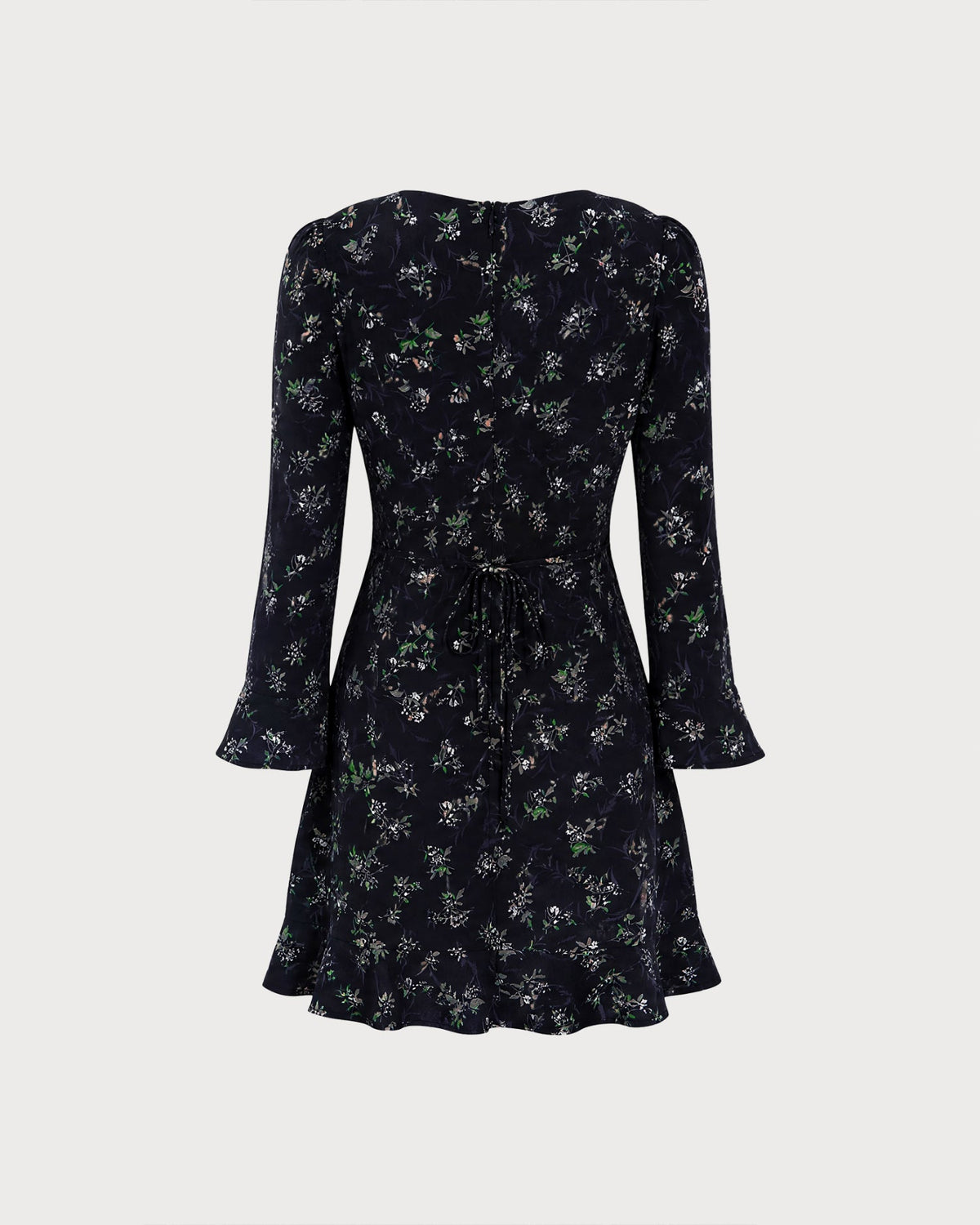 Vestido mini azul marino con estampado floral, volantes y escote cuadrado