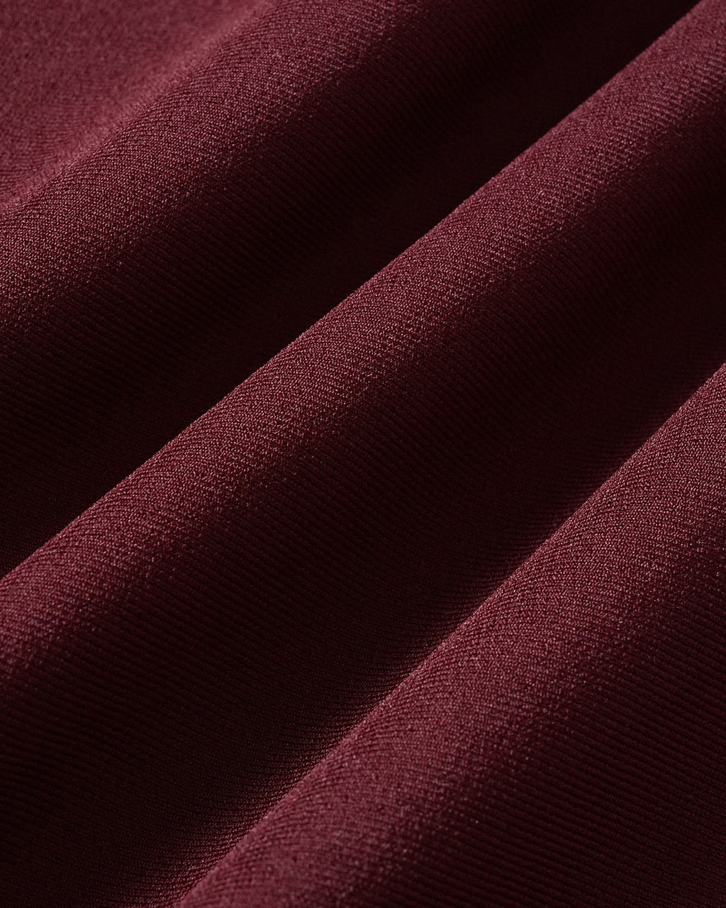 Vestido mini color vino con cuello mao y cinturón