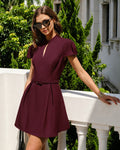 Vestido mini color vino con cuello mao y cinturón