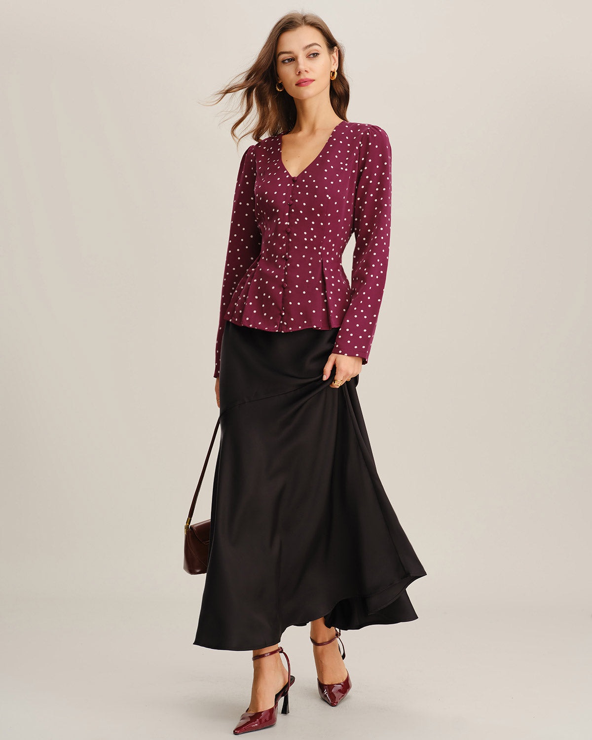 Blusa de lunares con cuello en V