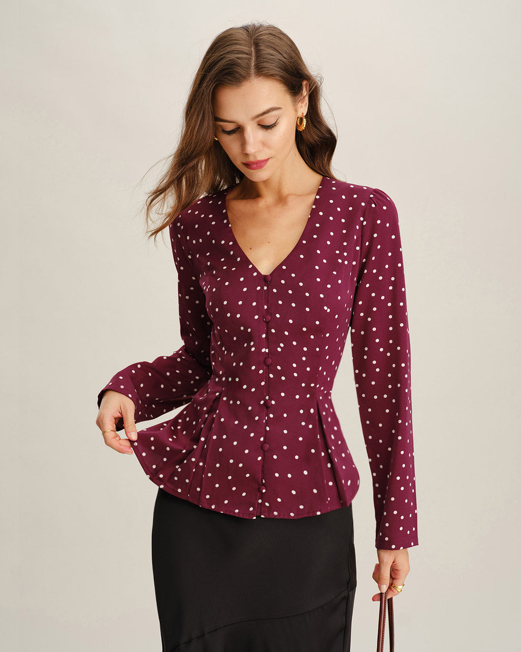 Blusa de lunares con cuello en V