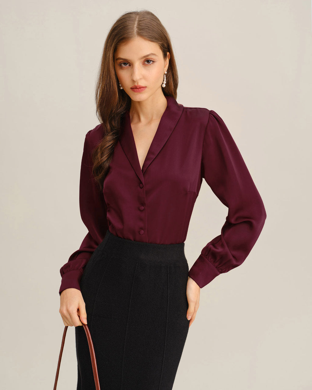 Camisa de satén color rojo vino