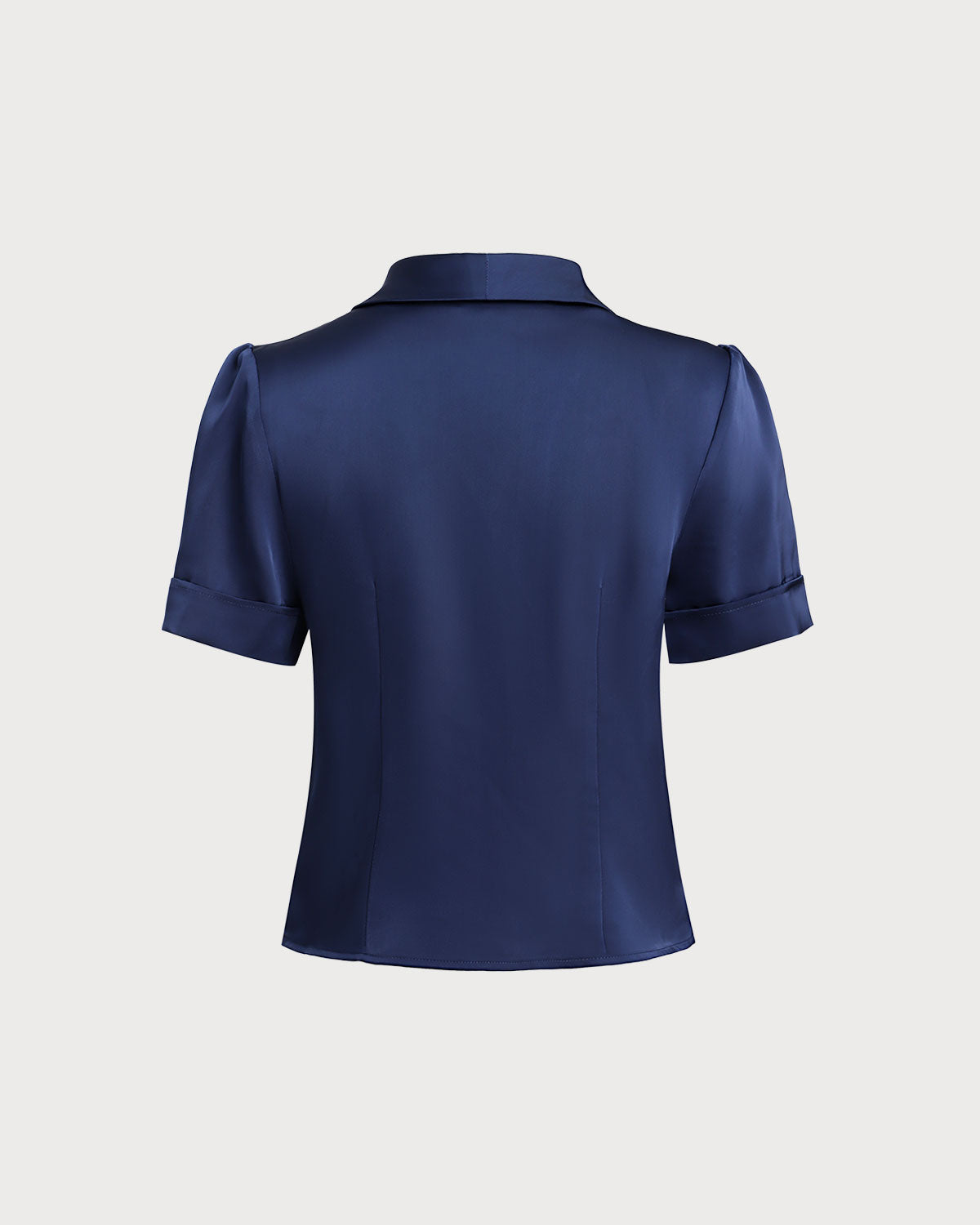 Blusa elegante de satén azul marino con botones