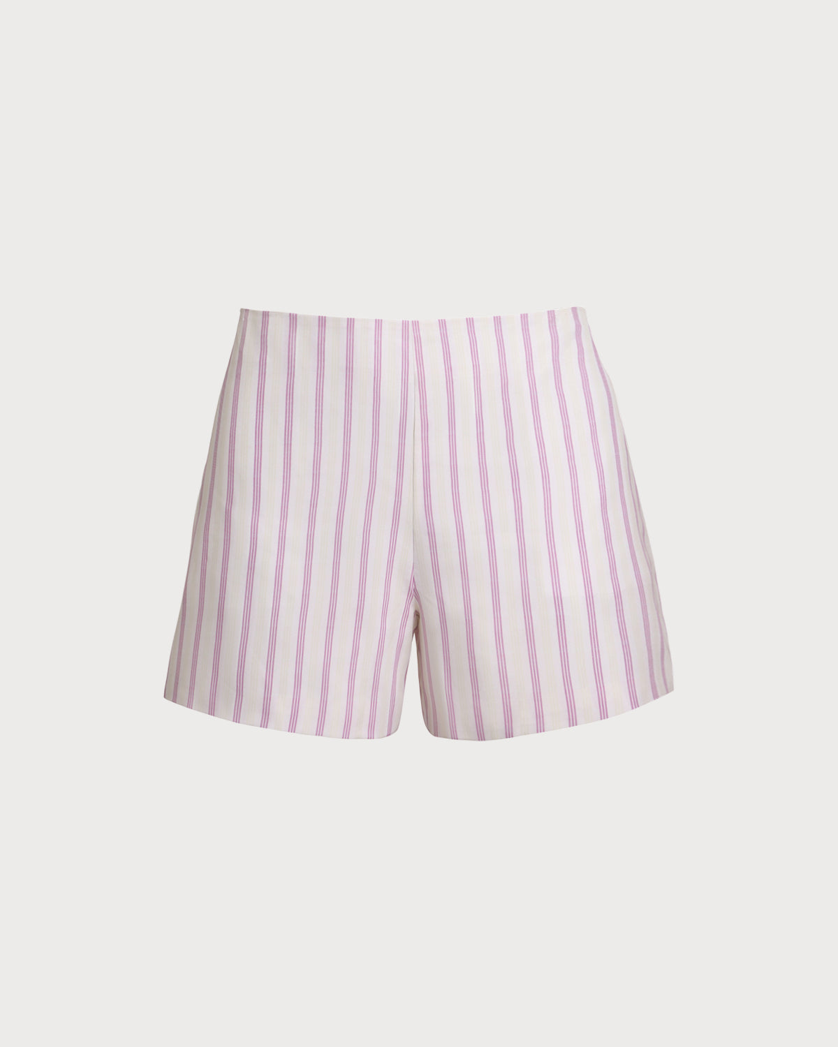 Pantalones cortos rosas a rayas con prácticos bolsillos