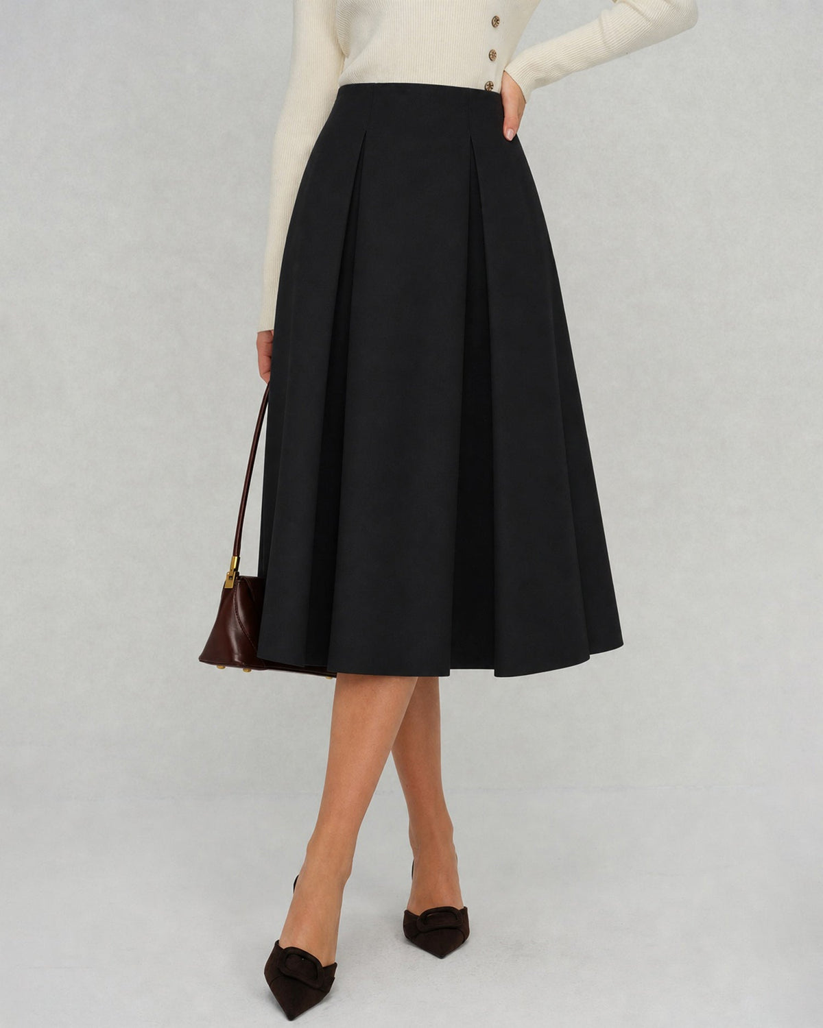 Elegante falda midi negra de corte A con cierre de cremallera