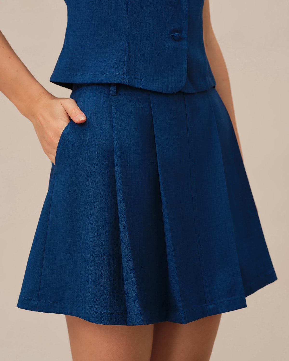 Falda mini azul de línea A con prácticos bolsillos