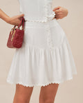 Falda mini blanca elegante fruncida con botones delanteros