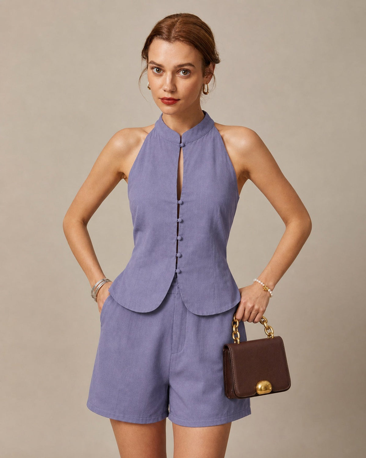 Pantalones cortos morados de cintura natural con bolsillos abotonados